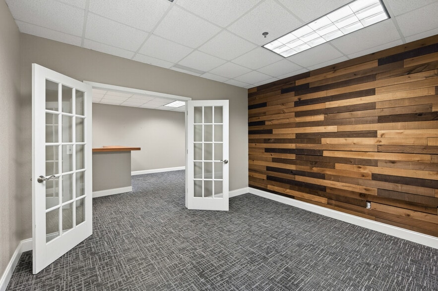 More Photos Of 1063-1123 Weir Dr, Woodbury Medical For Sale