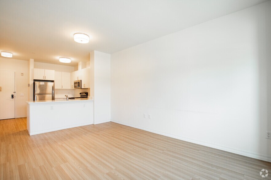 More Photos Of 10-40 Station Dr, Wyandanch Apartments For Lease