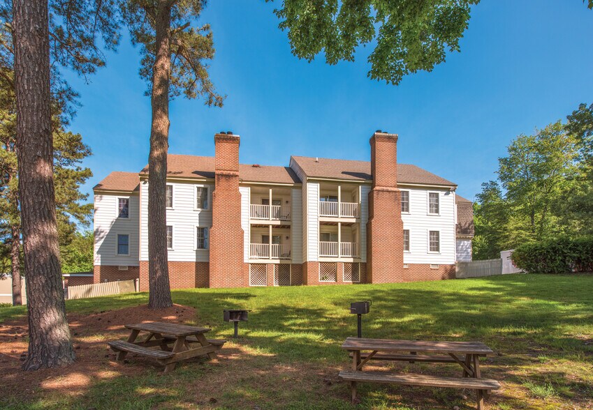 More Photos Of 220 House of Burgesses Way, Williamsburg Hotel For Sale