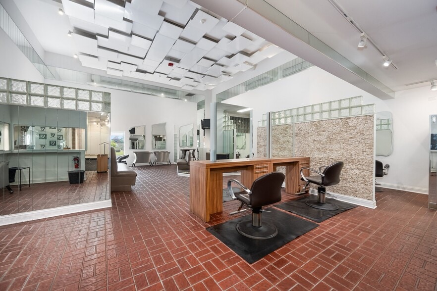 More Photos Of 281 Waukegan Rd, Northfield Freestanding For Sale