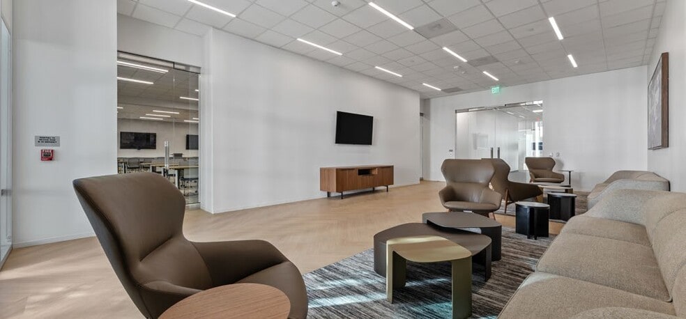 More Photos Of 3250 Briarpark Dr, Houston Office For Lease