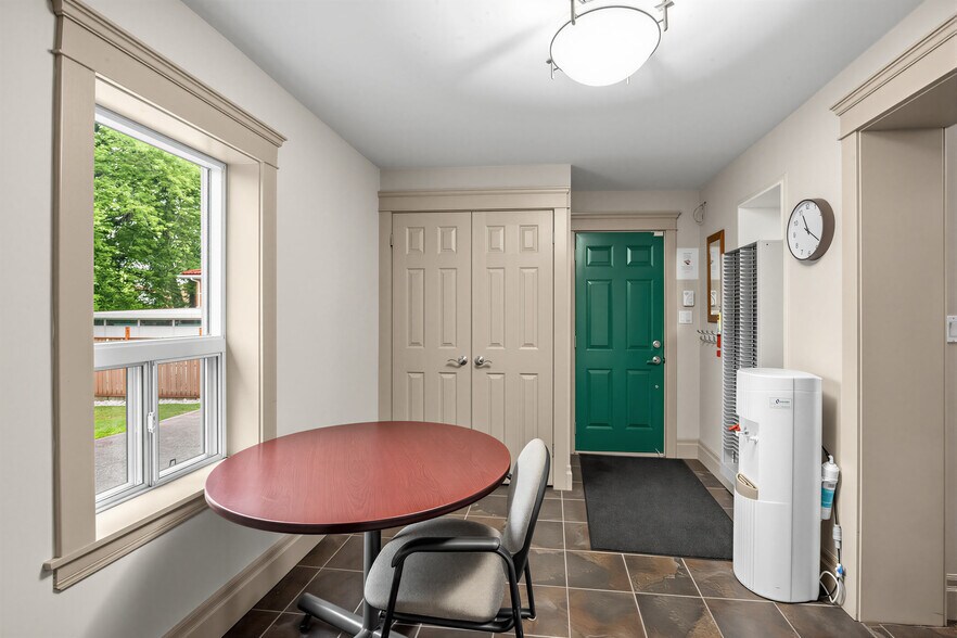 More Photos Of 3569 Cawthra Rd, Mississauga Office For Sale