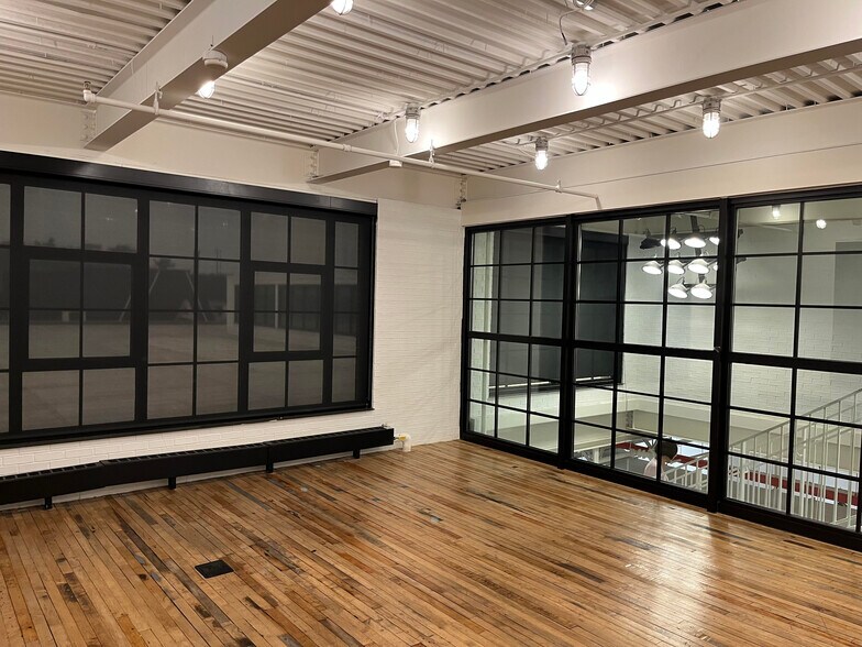 More Photos Of 18 Franklin St, Brooklyn Flex For Lease