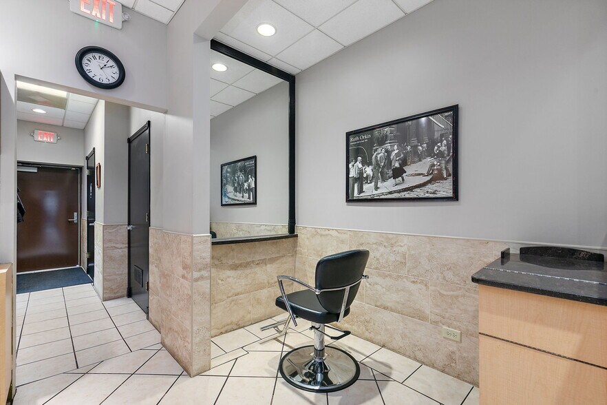 More Photos Of 160-175 N Edison Ave, Elgin Freestanding For Sale