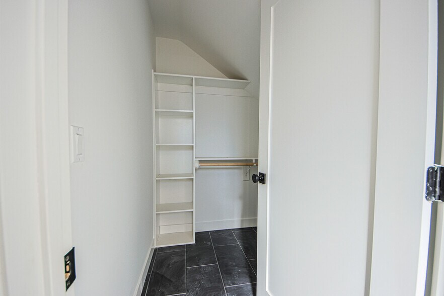 More Photos Of 6401 Odessa Ave, Lake Balboa Multifamily For Sale