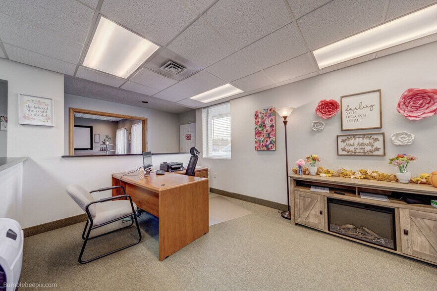 More Photos Of 104-106 N Hutchinson Rd, Spokane Valley Flex For Sale