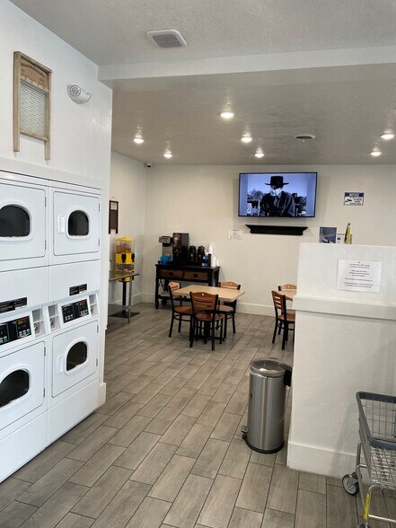 More Photos Of 1801 E Airport Rd, Blackfoot Freestanding For Lease