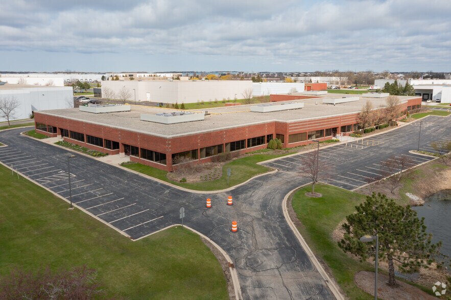 More Photos Of 1580-1598 S Lakeside Dr & Bur Wood Dr, Waukegan Warehouse For Sale