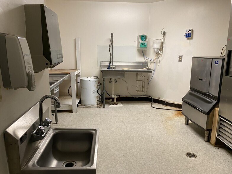 More Photos Of 17405 Lankford Hwy, Parksley Rehabilitation Center For Sale