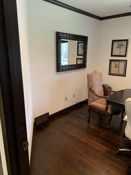 More Photos Of 4727-4729 Spottswood Ave, Memphis Office For Lease