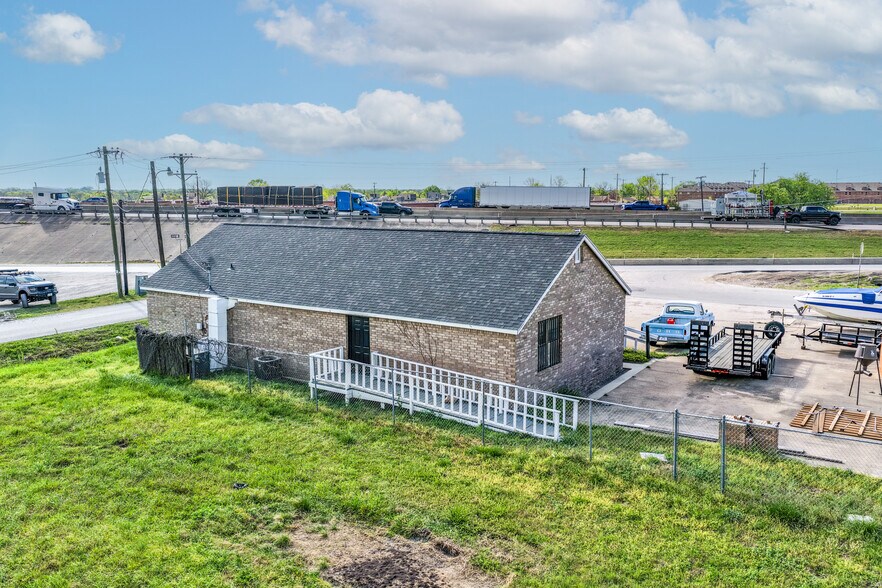 More Photos Of 720 E Lamar St, Royse City Freestanding For Sale