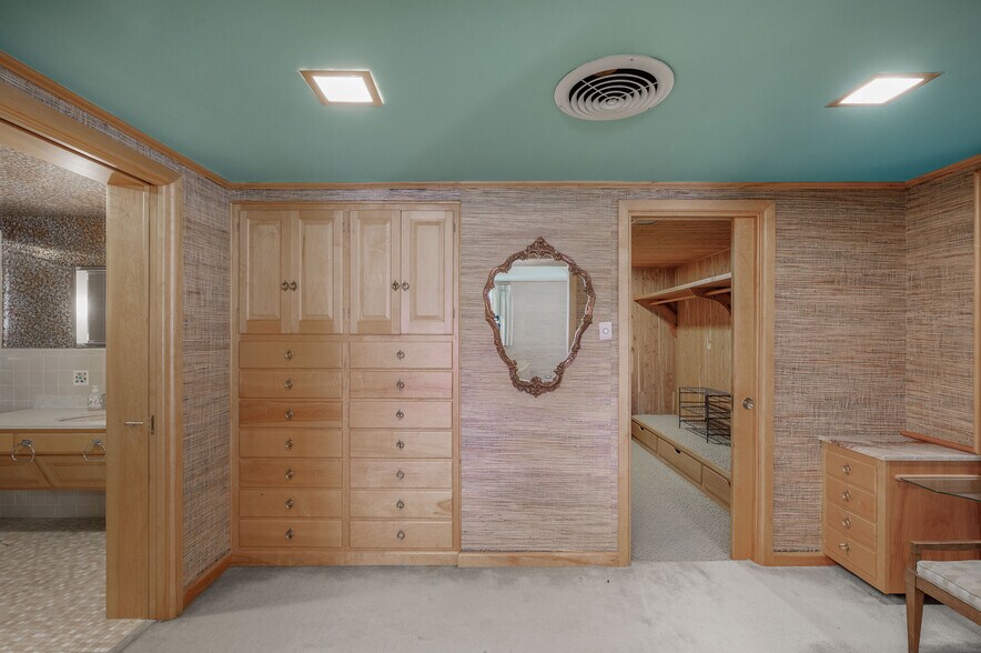 More Photos Of 531 W Main St, Denison Office For Sale