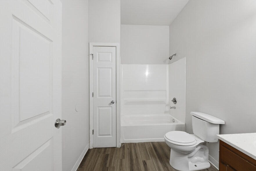 More Photos Of 1636 Summit Rd, Cincinnati Apartments For Sale