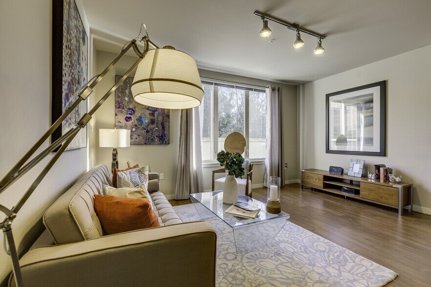 More Photos Of 1900 Queen Anne Ave N, Seattle Apartments For Lease