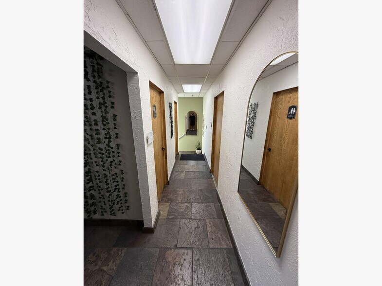 More Photos Of 4820-4834 Bissell Ave, Richmond Flex For Lease