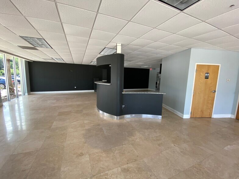 More Photos Of 6557 Hazeltine National Dr, Orlando Distribution For Lease