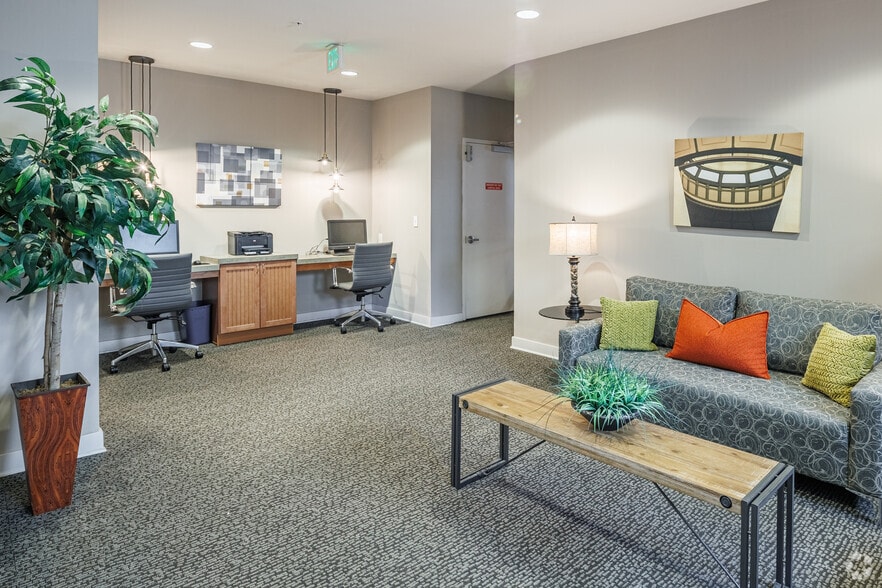 More Photos Of 622 S Broadway, Baltimore Apartments For Lease