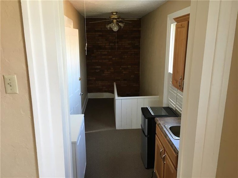 More Photos Of 323 S Main St, Zelienople Office Residential For Lease