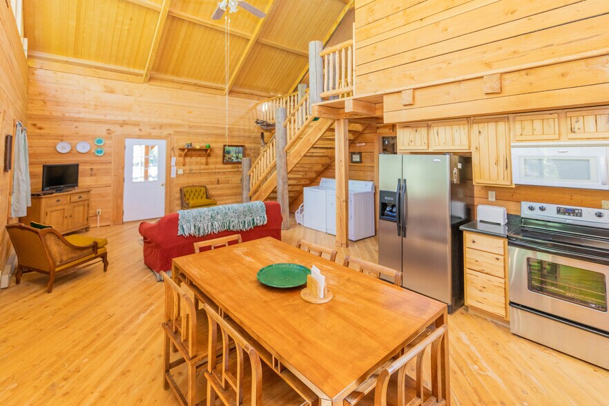 More Photos Of 860 County Road 142, Lake City Hotel For Sale