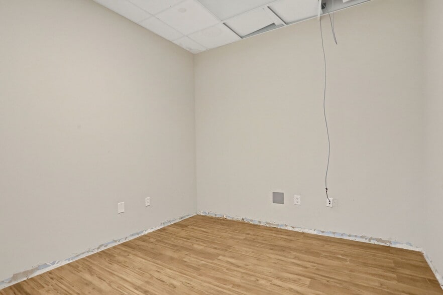 More Photos Of 1540 Business Center Dr, Orange Park Office For Lease