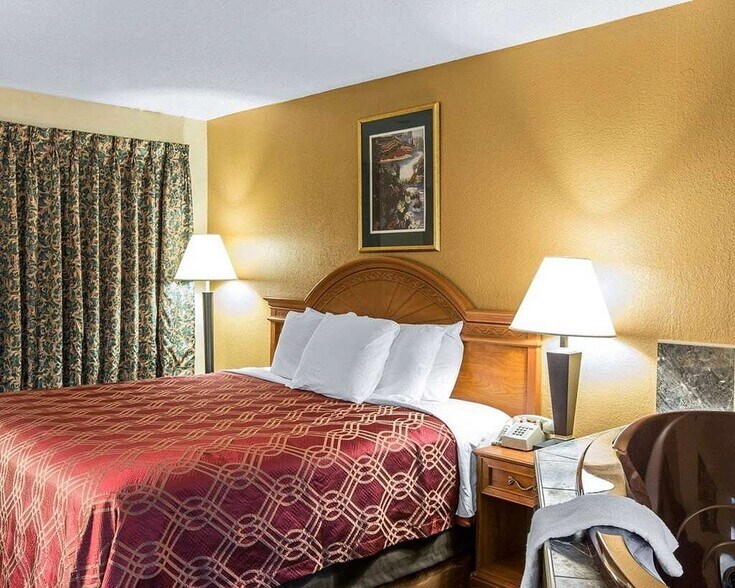 More Photos Of 1507 N Tibbs Rd, Dalton Hotel For Sale