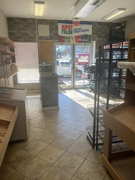 More Photos Of 427 W Broad St, Palmyra Freestanding For Sale
