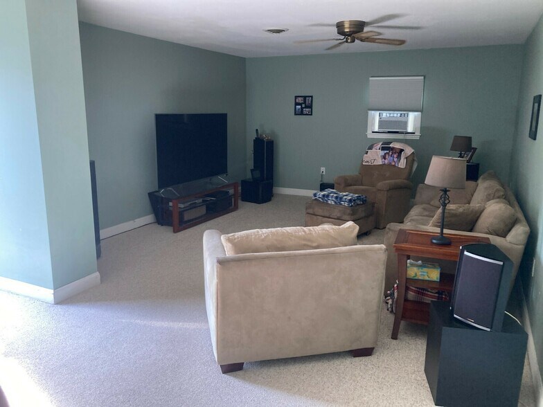 More Photos Of 114 Pembroke St, Kingston Storefront Retail Residential For Sale