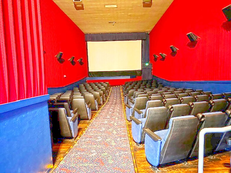 More Photos Of 1311 Adams Ave, La Grande Sports And Entertainment For Sale