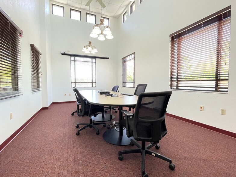More Photos Of 14520 NW US Highway 441, Alachua Bank For Lease
