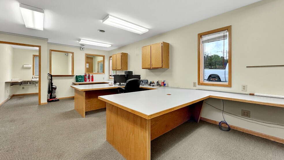 More Photos Of 1200 S Mitchell St, Cadillac Office For Sale