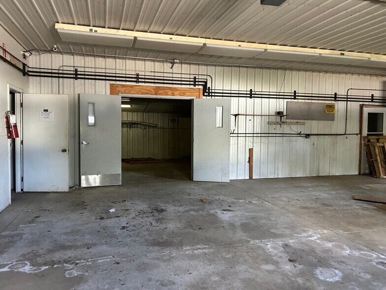 More Photos Of 3614-3616 Lake St, Kalamazoo Warehouse For Lease
