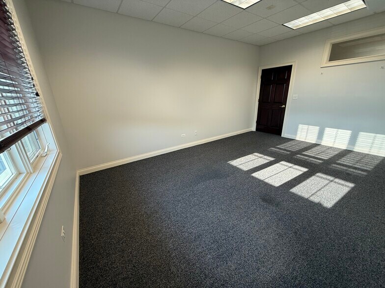 More Photos Of 1880 W Winchester Rd, Libertyville Medical For Sale