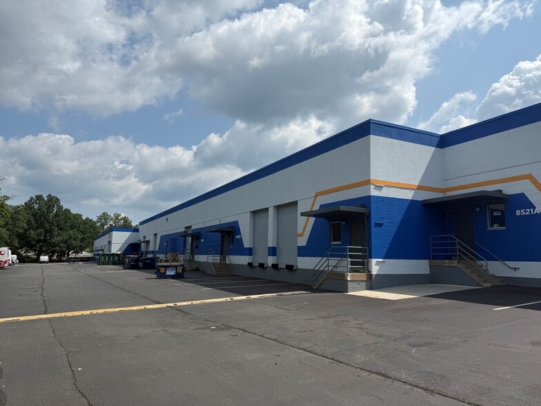 More Photos Of 8520-8528 Tyco Rd, Vienna Light Distribution For Lease