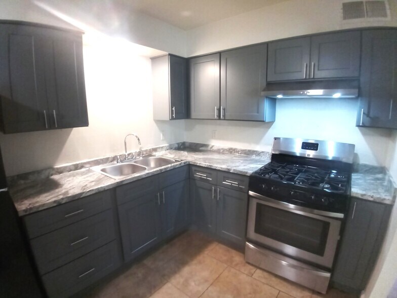 More Photos Of 1114-1128 E 9th St, Russellville Apartments For Sale