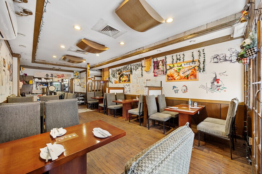 More Photos Of 15226-15228 Northern Blvd, Flushing General Retail For Sale