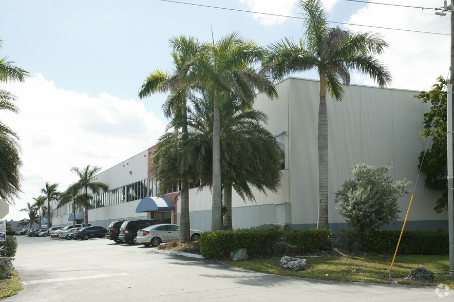 More Photos Of 3520-3560 NW 72nd Ave, Miami Warehouse For Lease