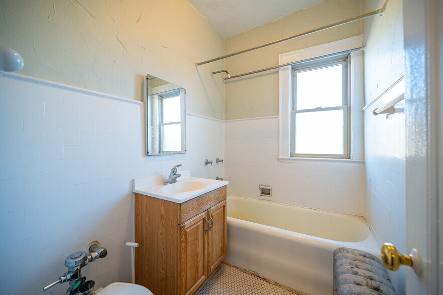 More Photos Of 12491-12497 Cedar Rd, Cleveland Apartments For Sale