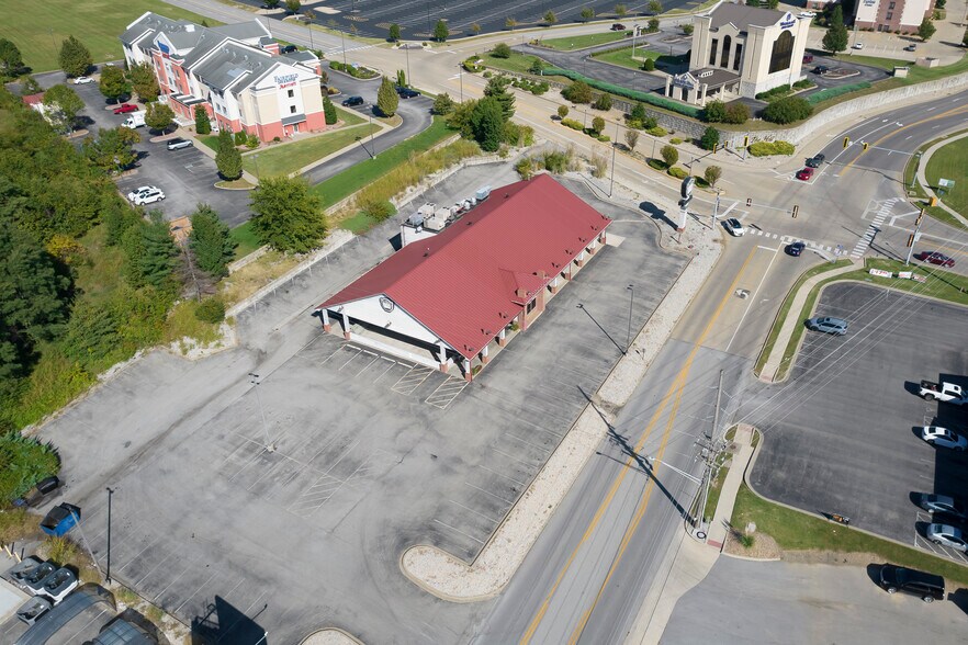 More Photos Of 2700 17th St, Marion General Retail For Sale