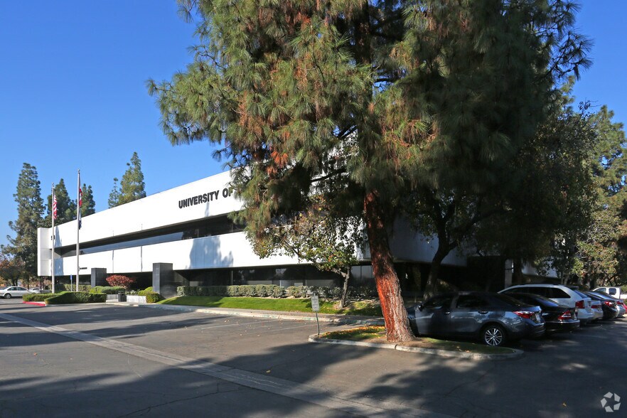 More Photos Of 550 E Shaw Ave, Fresno Office For Sale