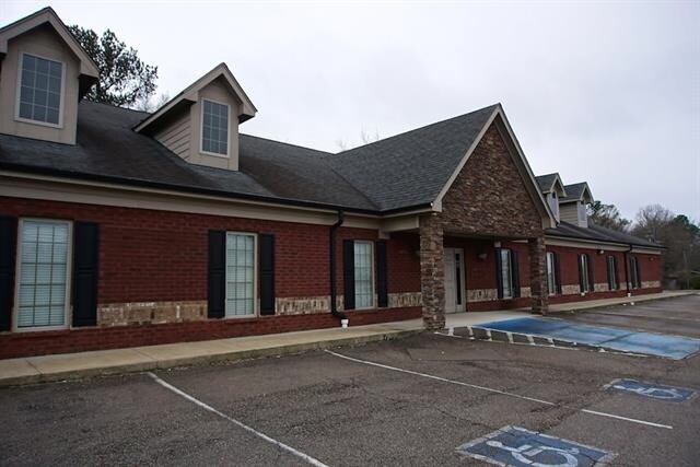 More Photos Of 249A W Church St, Lexington Medical For Lease