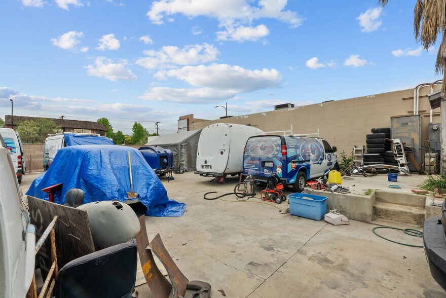 More Photos Of 4204 W Burbank Blvd, Burbank General Retail For Sale