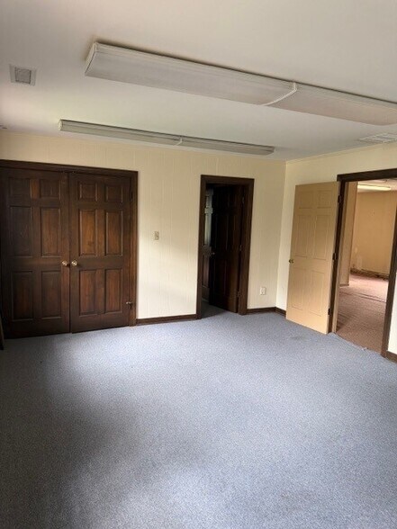 More Photos Of 1147 Rose Hill Dr, Charlottesville Office For Sale