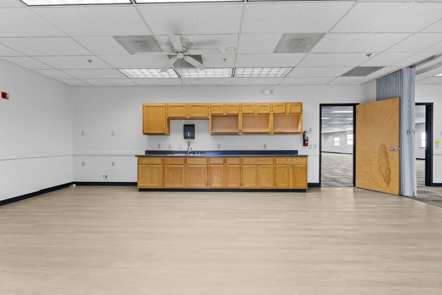 More Photos Of 4240 S Lees Summit Rd, Independence Office For Lease