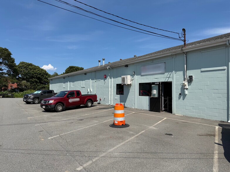 Primary Photo Of 42 Warehouse Rd, Hyannis Warehouse For Lease