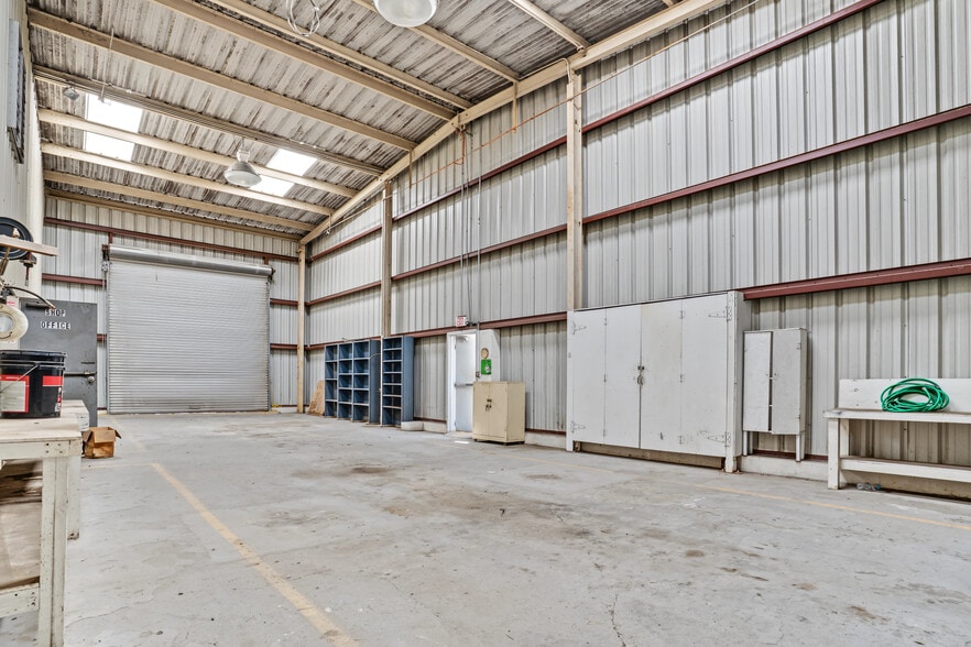 More Photos Of 12625 40th St N, Clearwater Warehouse For Sale