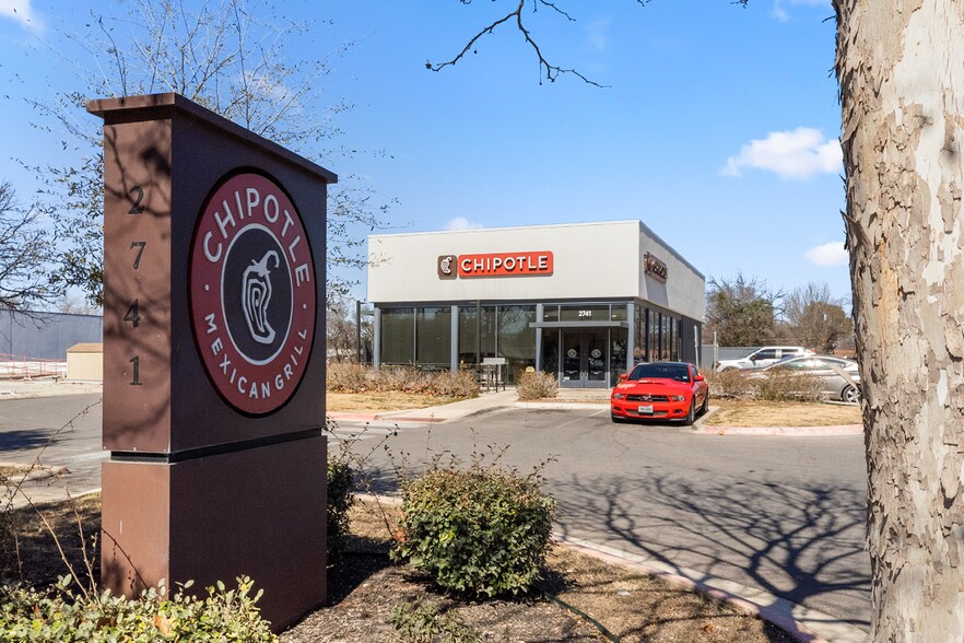 More Photos Of 2741 SW Military Dr, San Antonio Fast Food For Sale