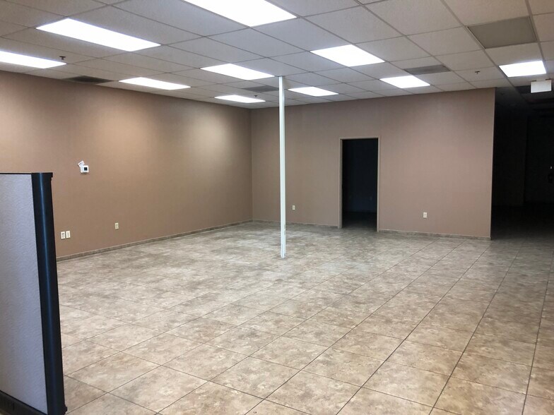 More Photos Of 7676 N Glen Harbor Blvd, Glendale Industrial For Sale