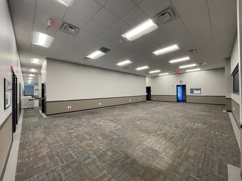 More Photos Of 4610 Progress Dr, Columbus Showroom For Lease