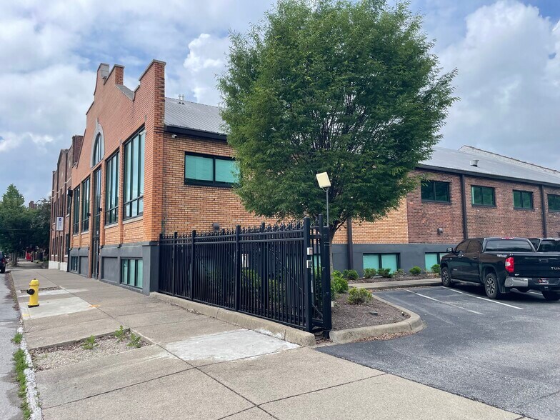 More Photos Of 1140 Garvin Pl, Louisville Office For Lease