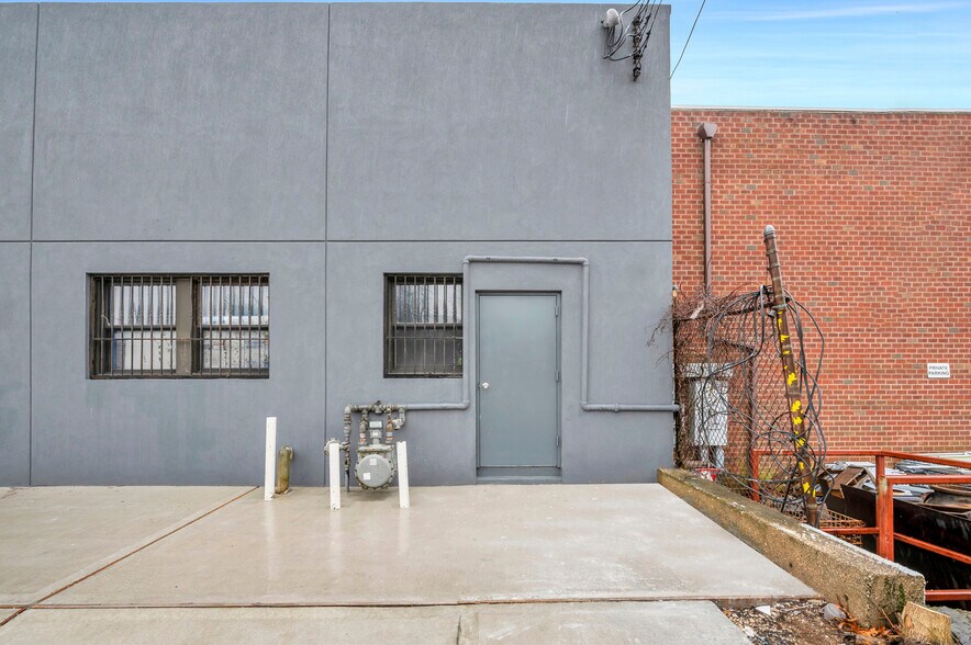 More Photos Of 1840 Falmouth Ave, New Hyde Park Warehouse For Sale